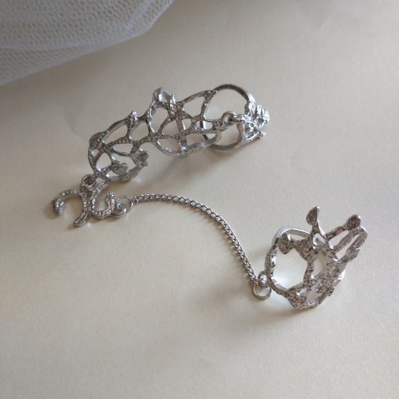 Silver Flower Jointed Chain Rings! - Picture 5 of 6